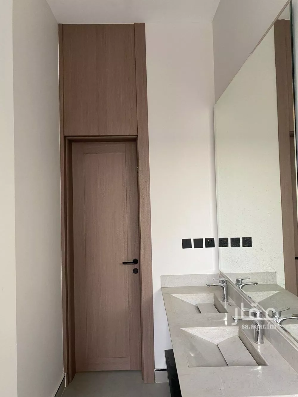 فيلا 7 غرف في المهدية 5