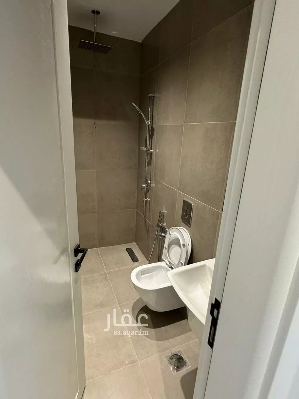 شقة 3 غرف في الملقا 3