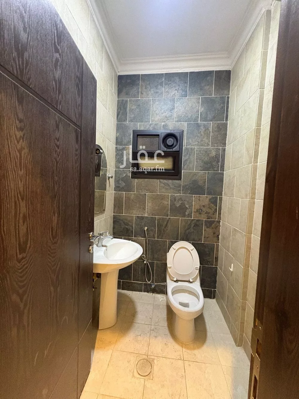 شقة 3 غرف في العقيق 4