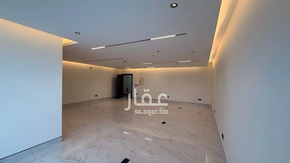مكتب 4339 م² في الفيصلية 5