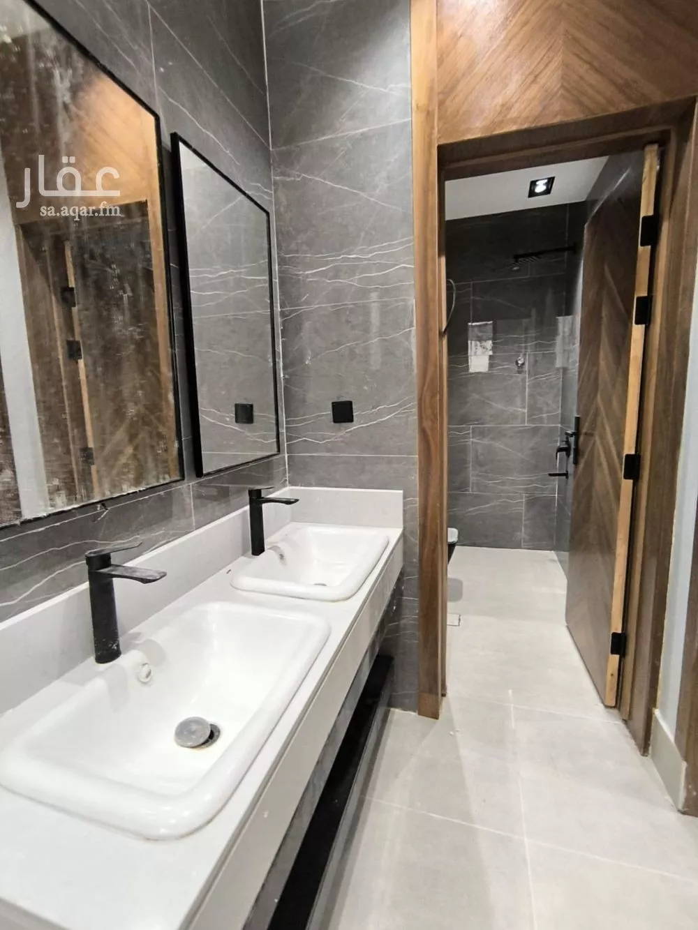 فيلا 5 غرف في عكاظ 5