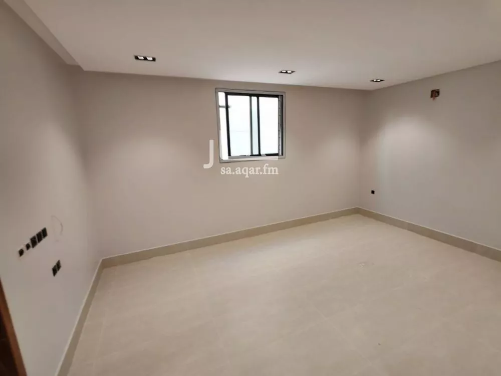 فيلا 5 غرف في عكاظ 3