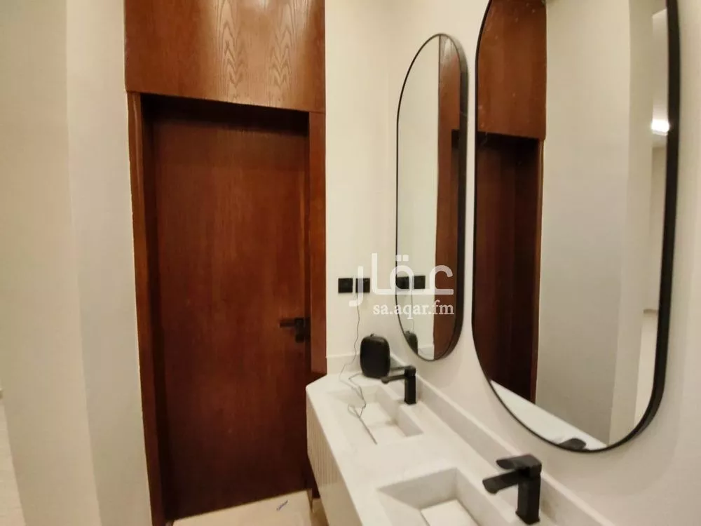 4 bedroom villa in Shubra, Riyadh 4