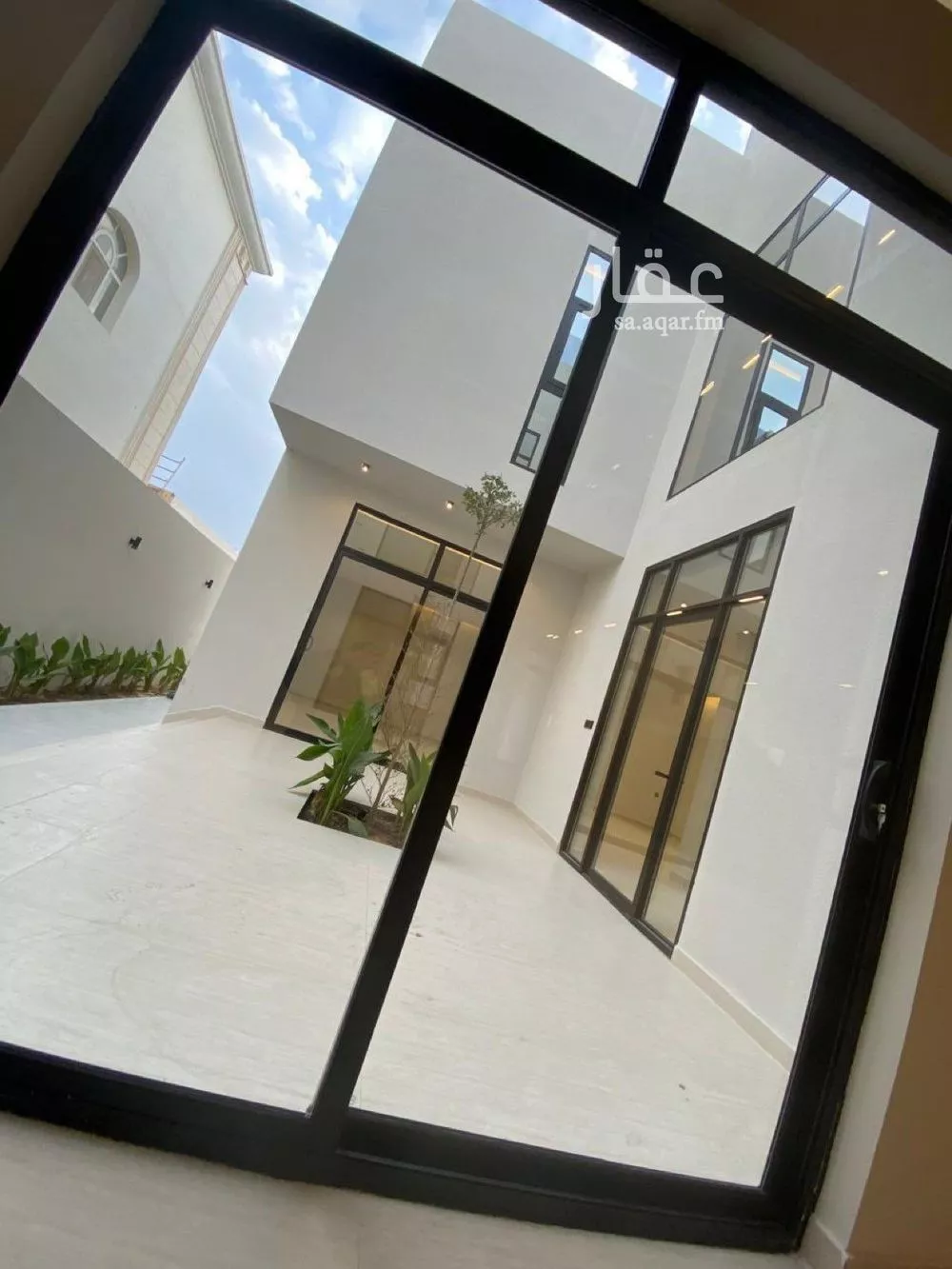 فيلا 9 غرف في الشراع 4