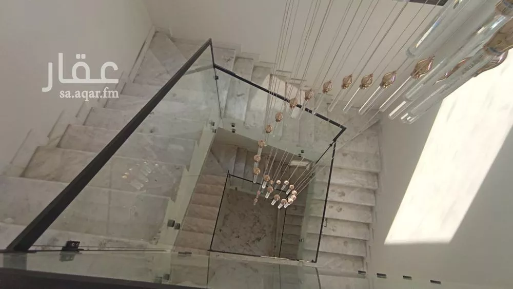 فيلا 9 غرف في الشراع 3