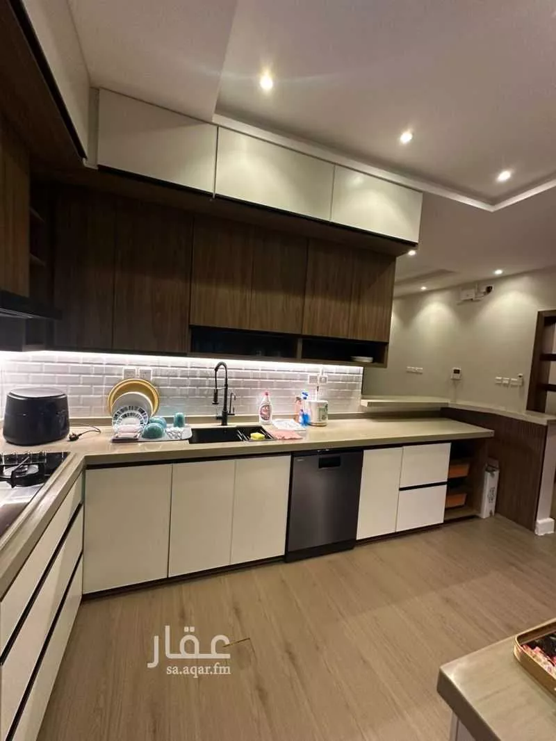 شقة 5 غرف في النزهة 4