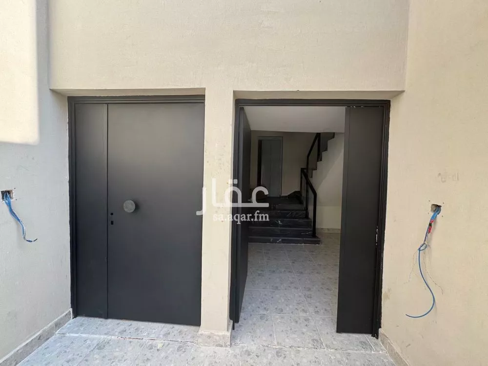 4 bedroom floor in Ishbiliyah 5