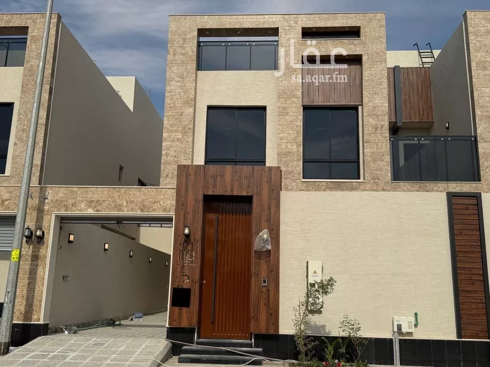 5 bedroom villa in Al Rimal 1