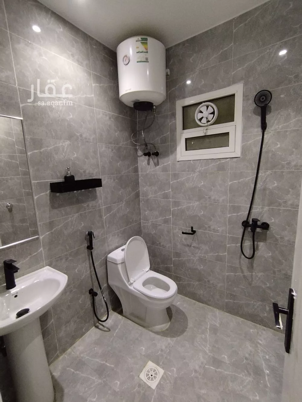 شقة 1 غرف في العقيق 5