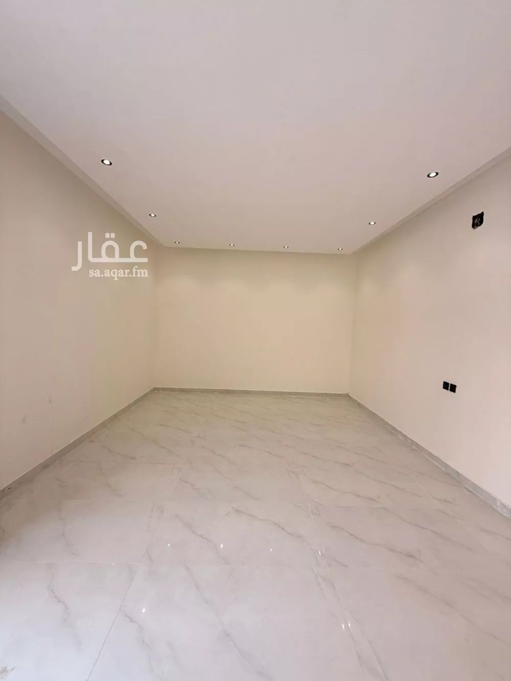 فيلا 6 غرف في عكاظ 5