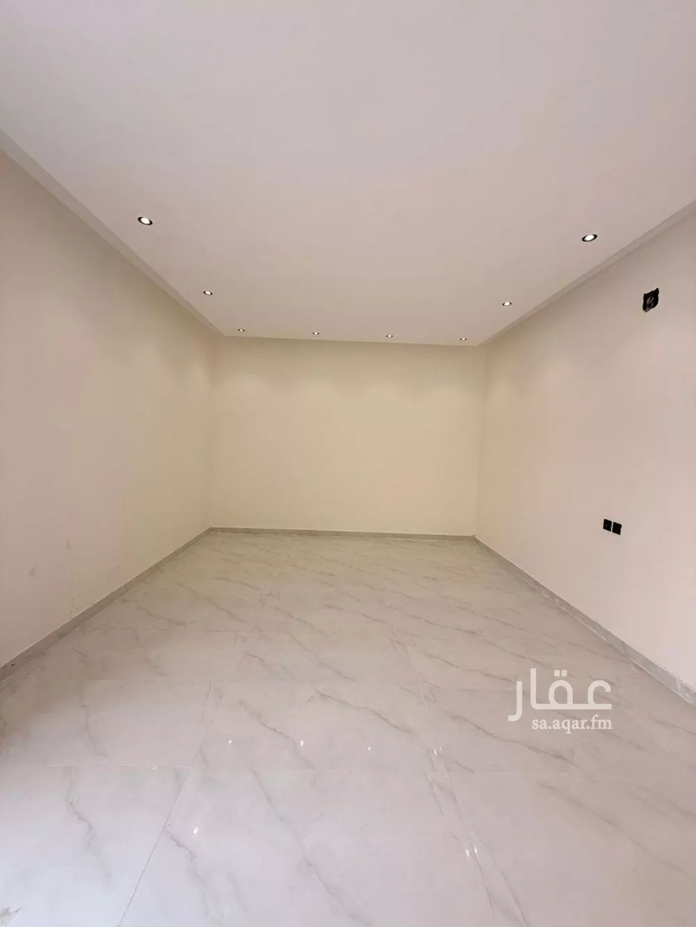 فيلا 6 غرف في عكاظ 5