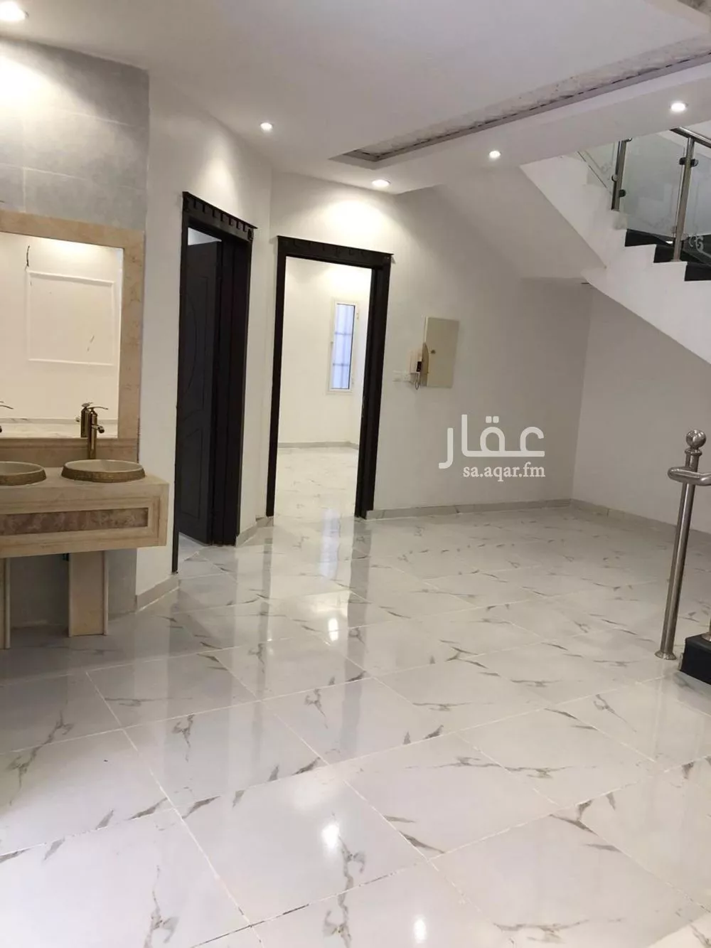 فيلا 12 غرف في الرمال 1