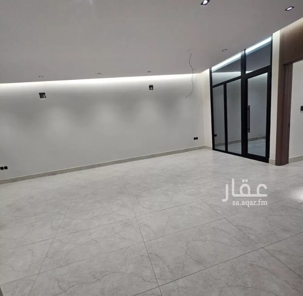 5 bedroom villa in At Tahliyah, Eastern Province 11