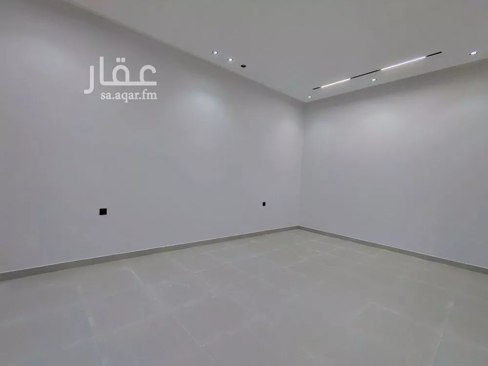 فيلا 6 غرف في عكاظ 4