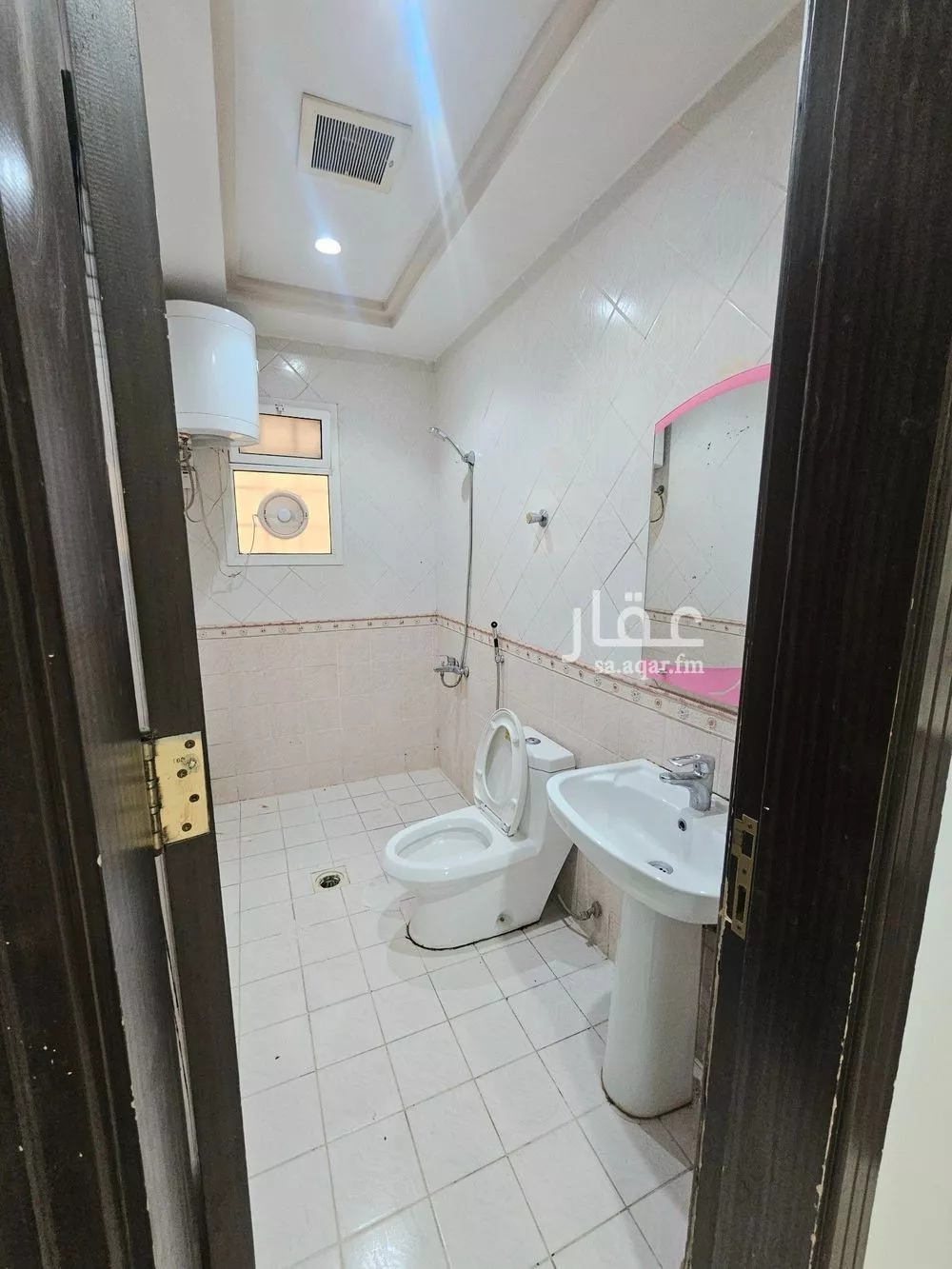 شقة 2 غرف في الملقا 4