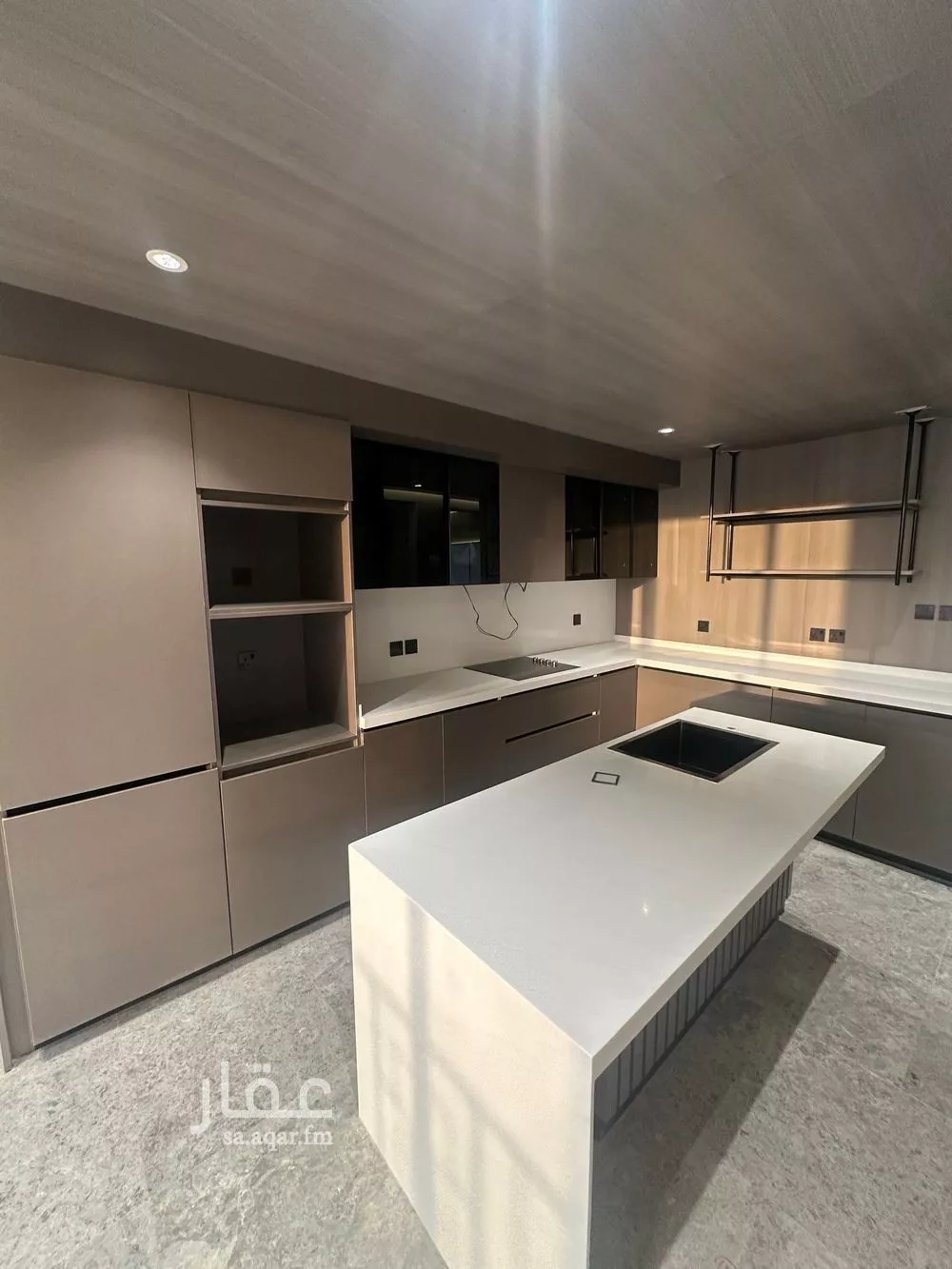 شقة 5 غرف في الشاطئ الغربي 1