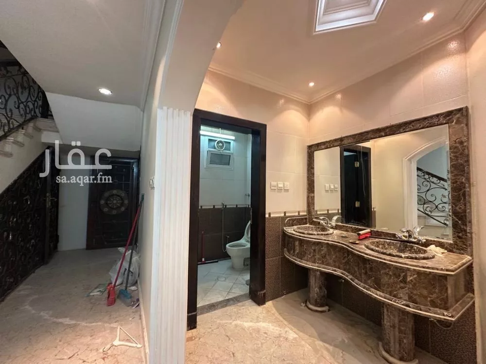 6 bedroom villa in Shubra, Riyadh 7