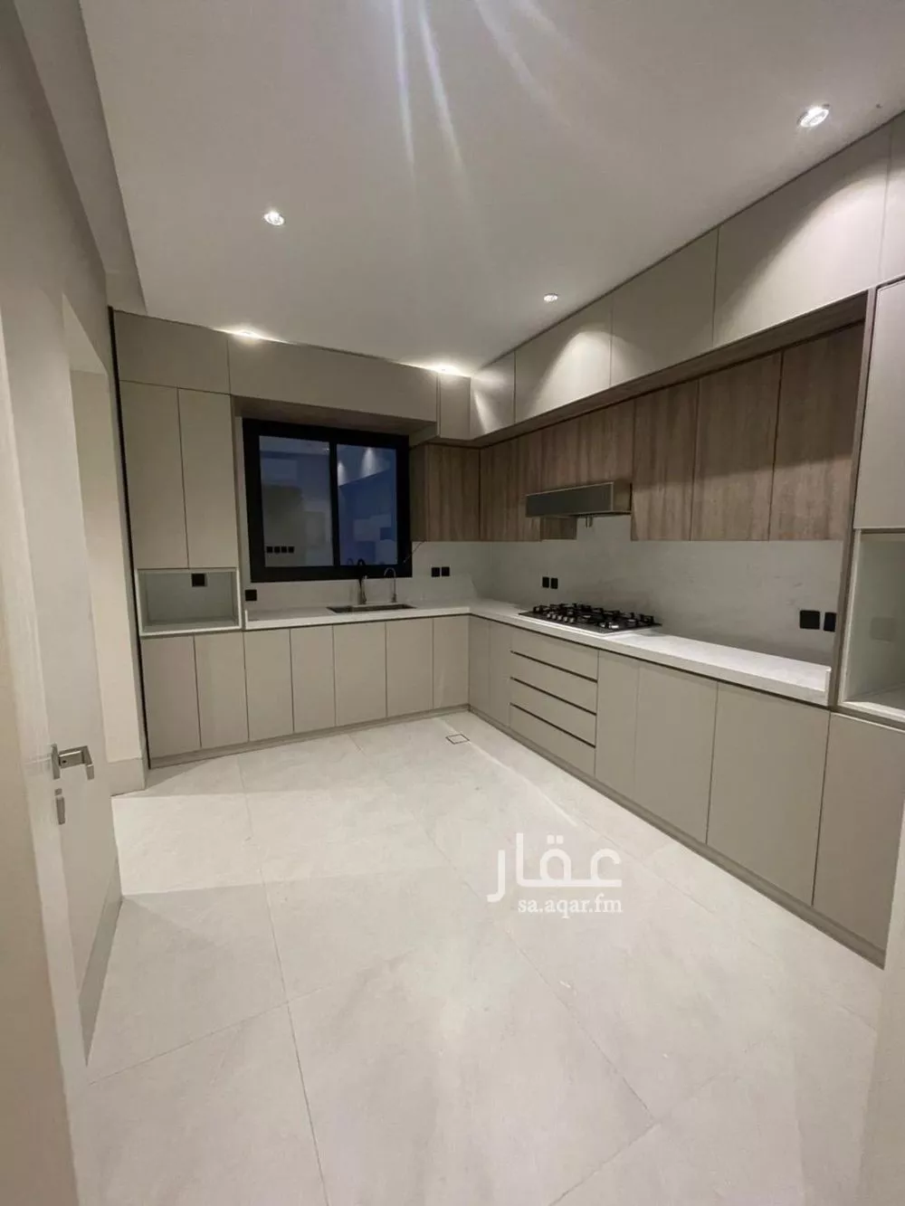 شقة 3 غرف في الملقا 5