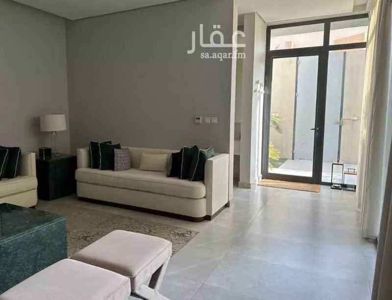 فيلا 4 غرف في العارض 2