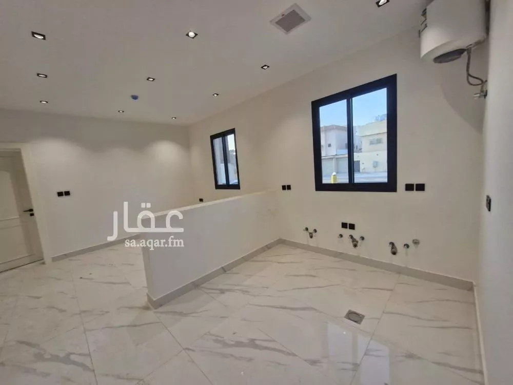 شقة 3 غرف في العقيق 5