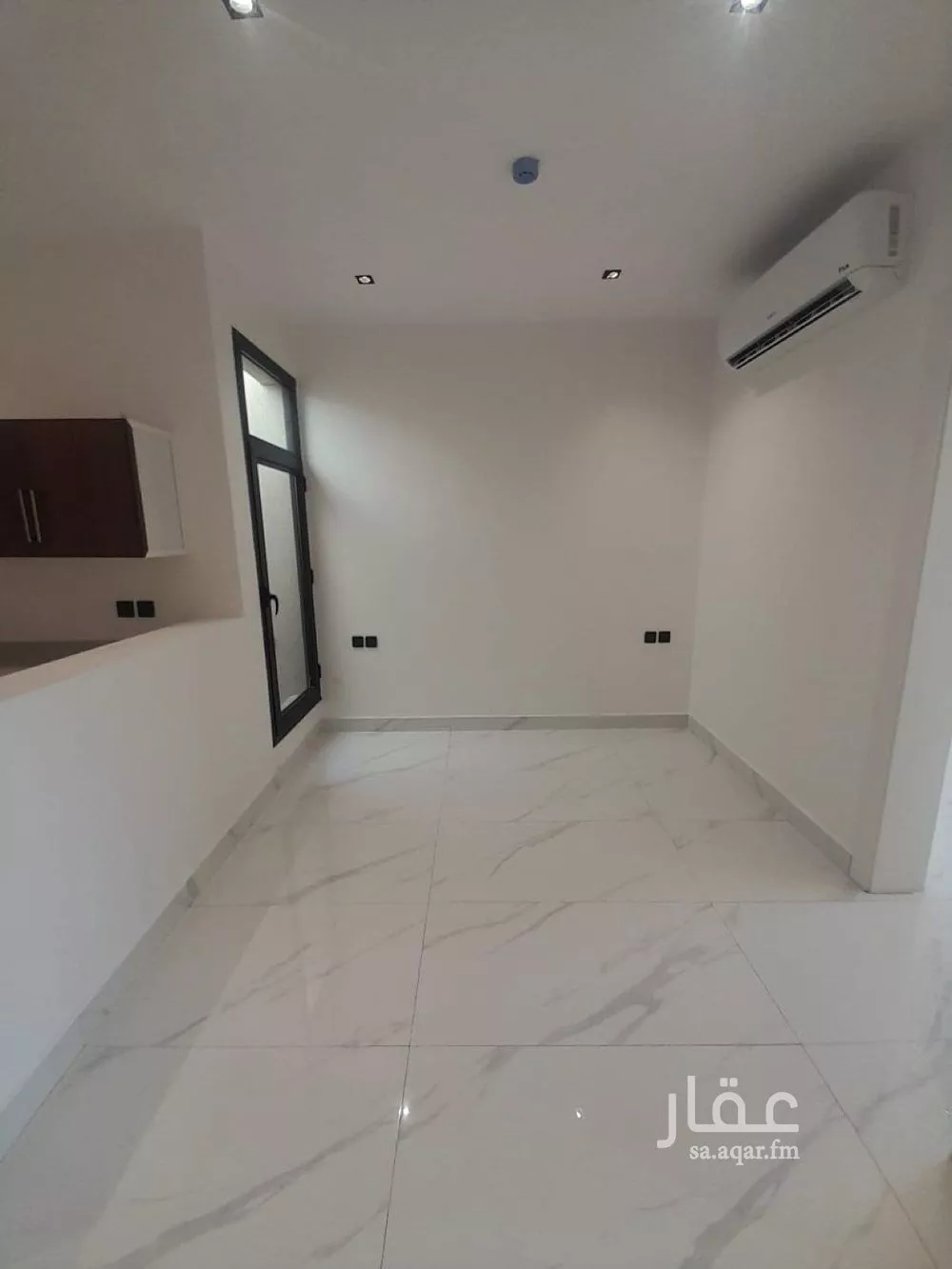 شقة 3 غرف في العقيق 3