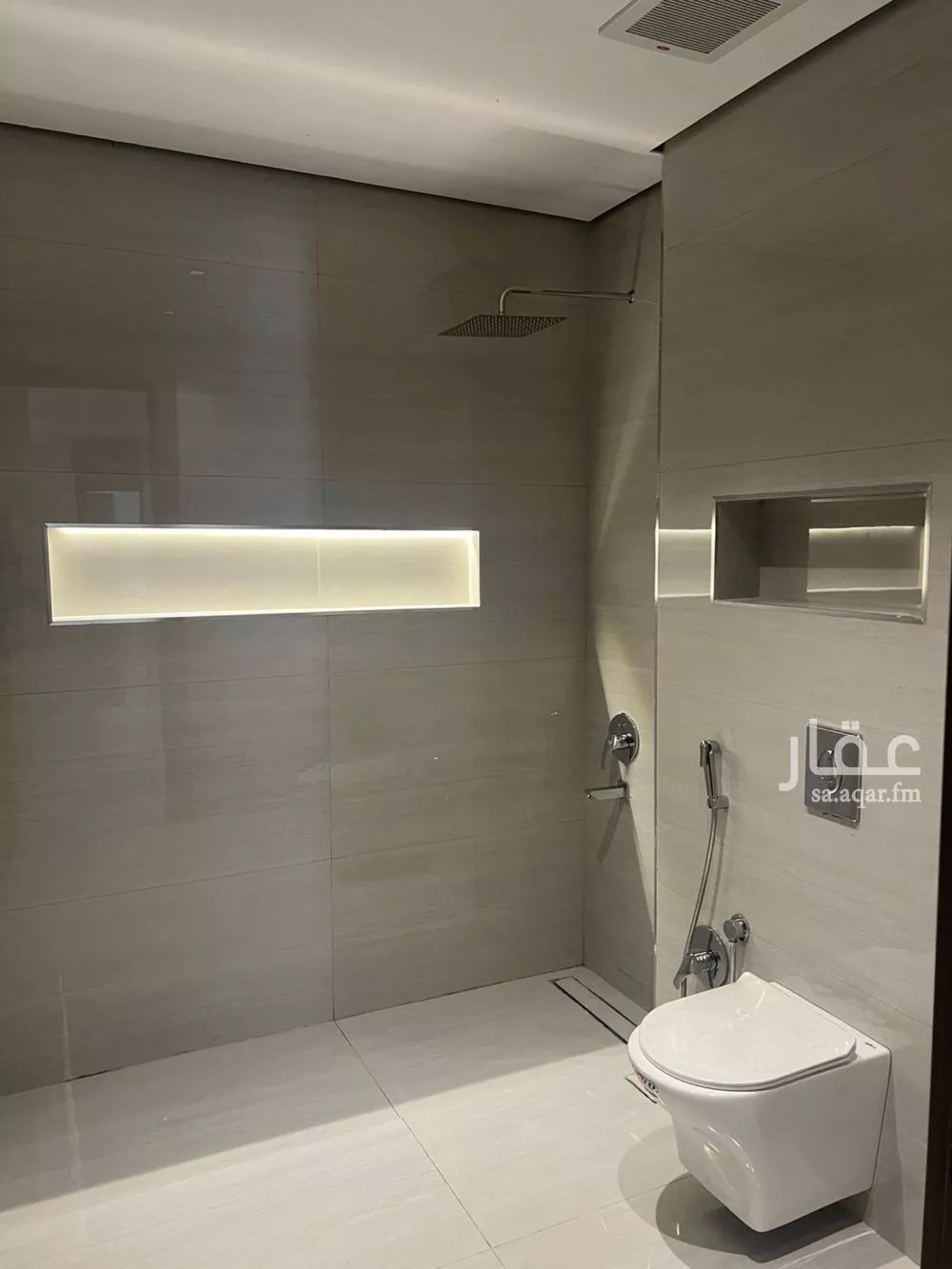 3 bedroom floor in Al Janadriyah 2