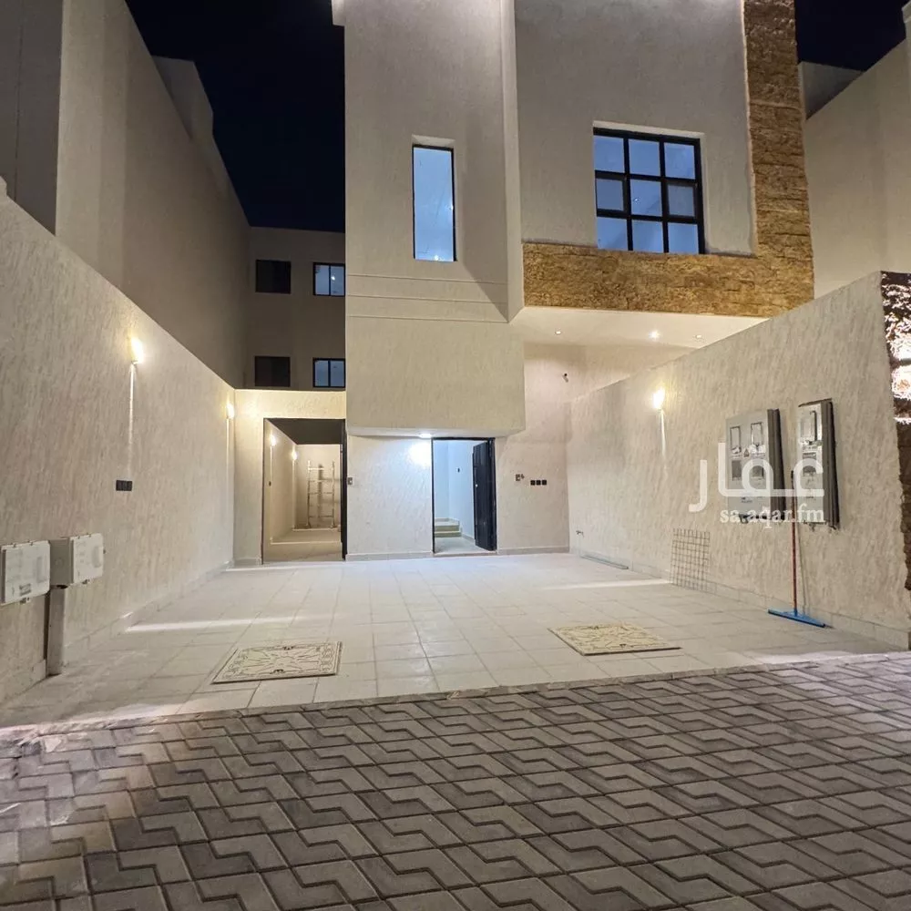 شقة 5 غرف في عكاظ