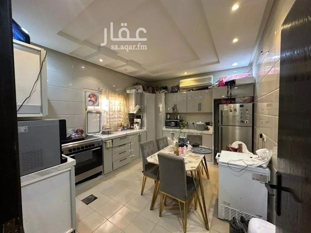 3 bedroom floor in Irqah 1