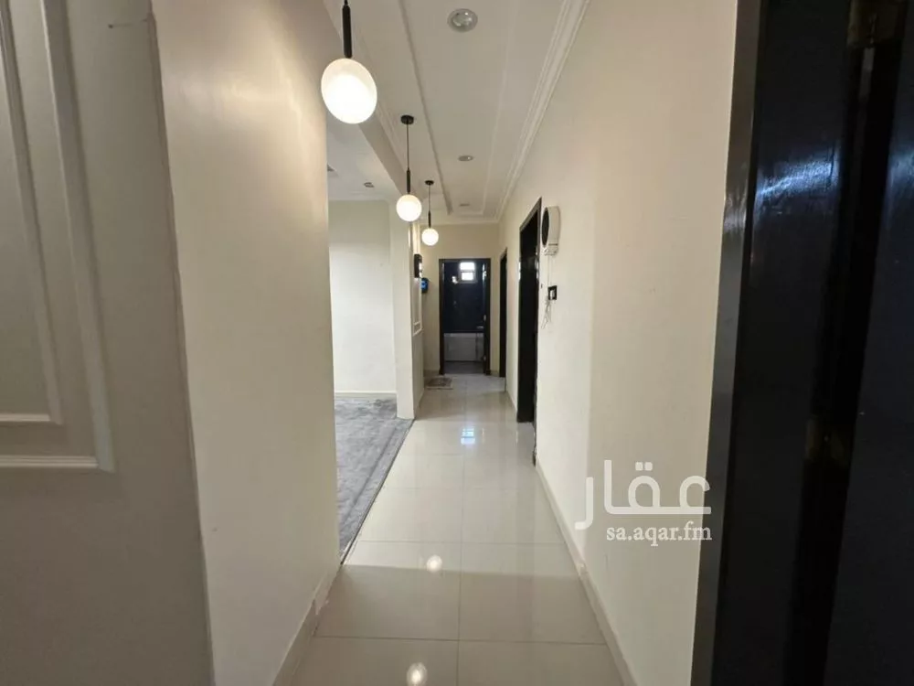 3 bedroom floor in Irqah 4