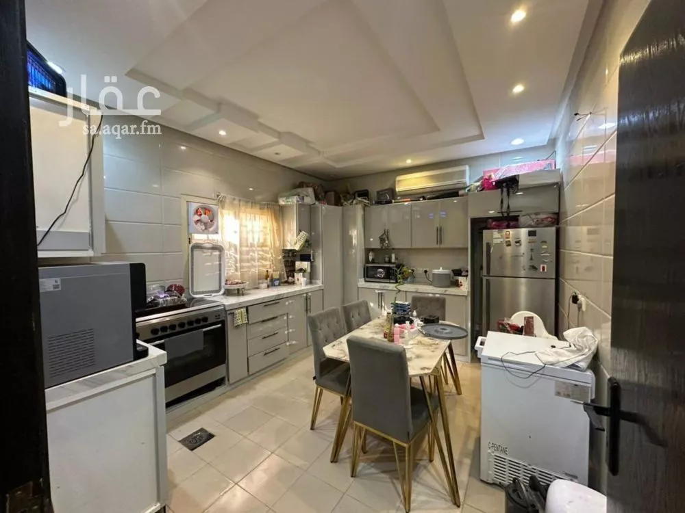 دور 4 غرف في عرقة 1