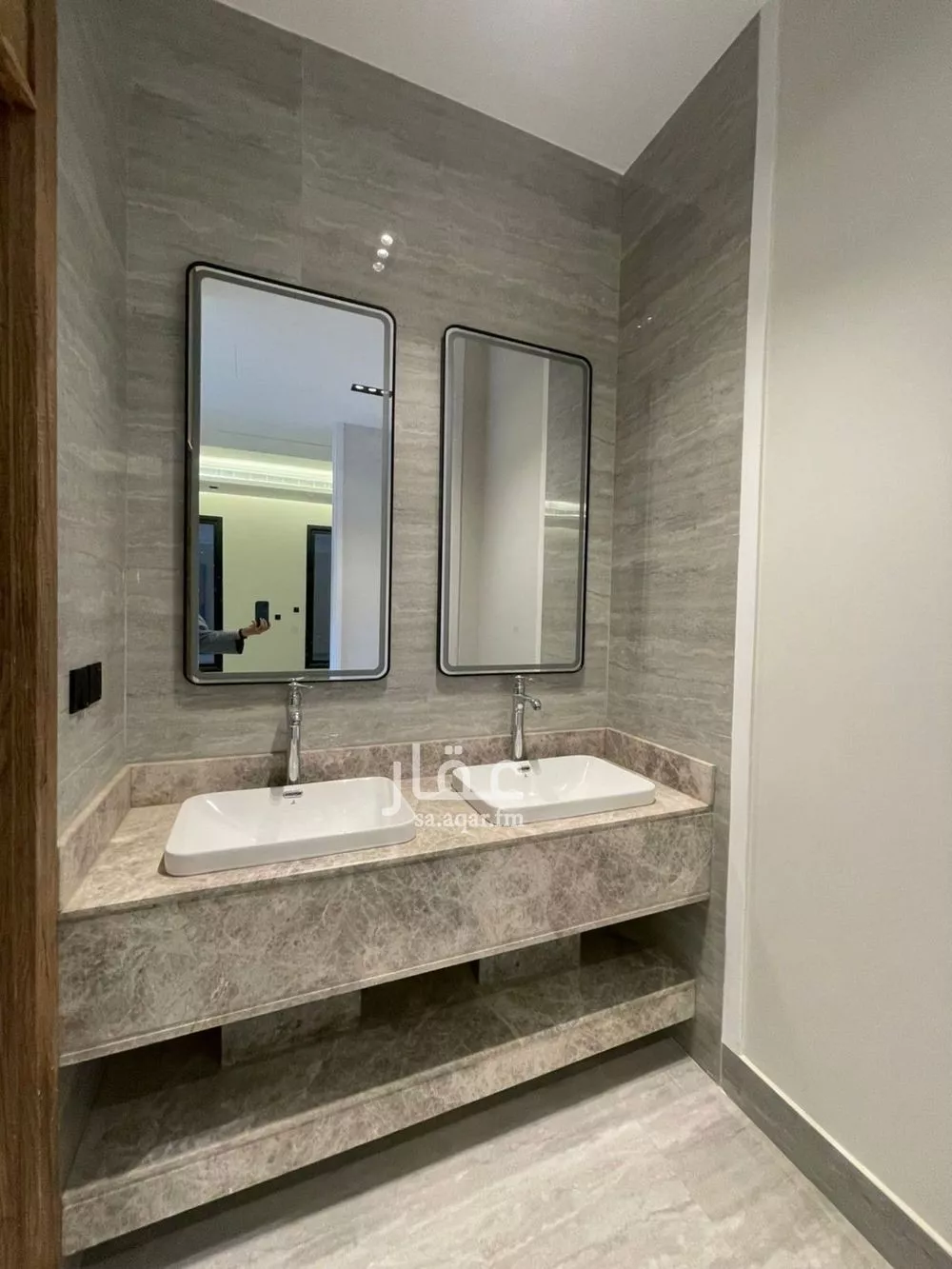 فيلا 5 غرف في العارض 3