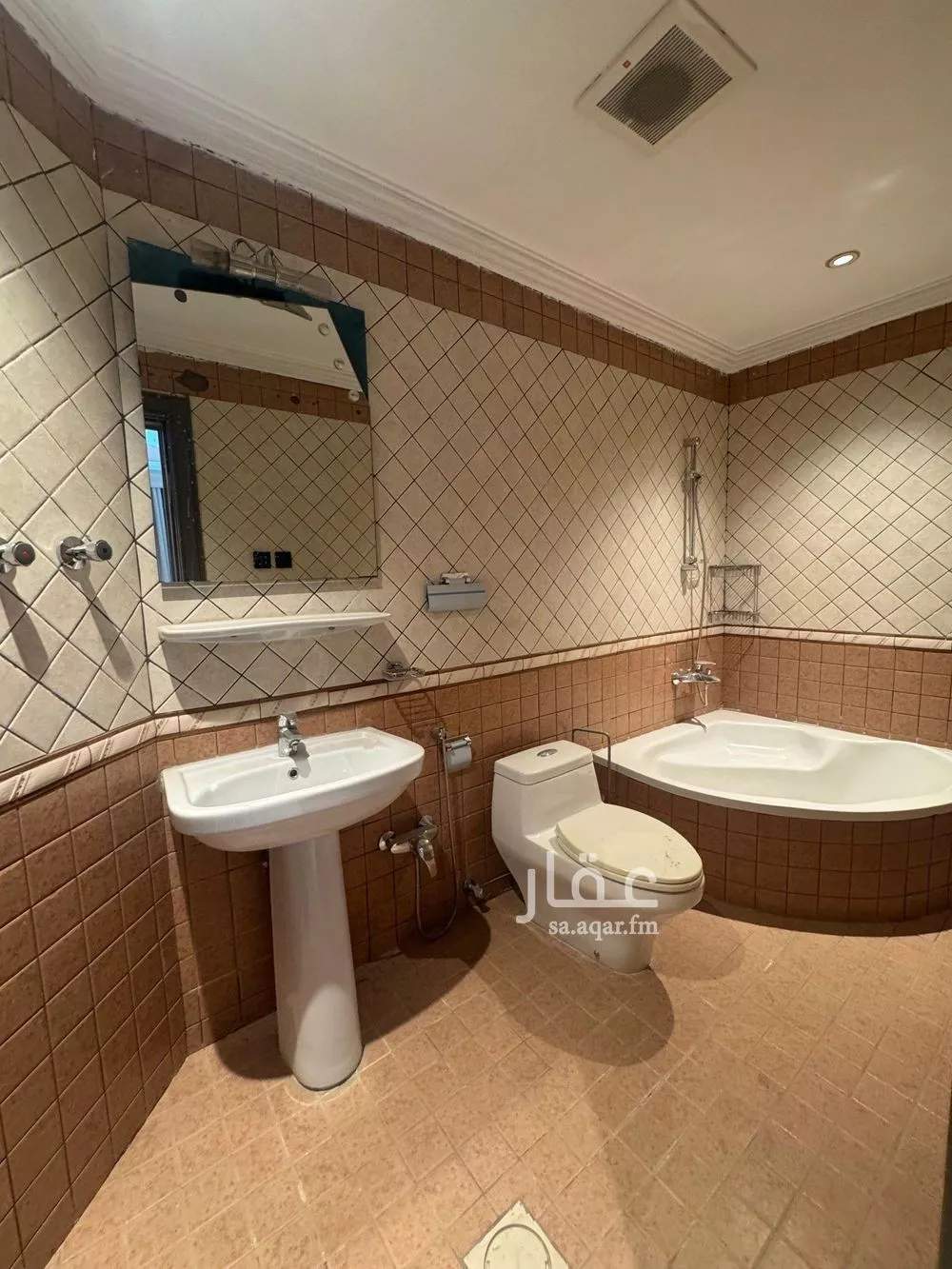 4 bedroom villa in Al Rabwa, Riyadh 18