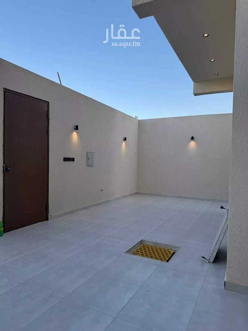 فيلا 4 غرف في العارض 5