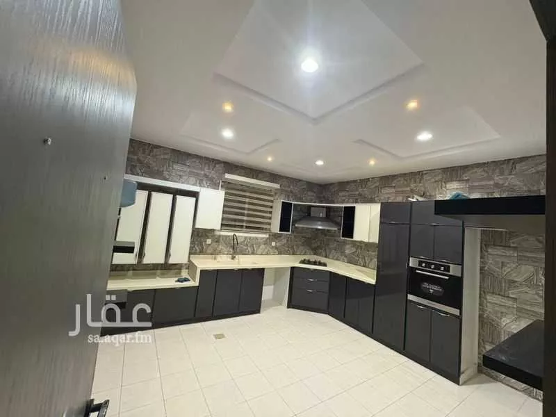 شقة 6 غرف في السعادة 5