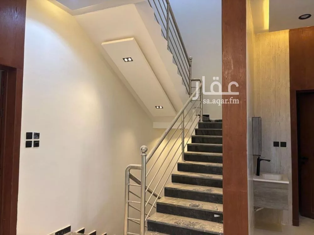 فيلا 6 غرف في عكاظ 2