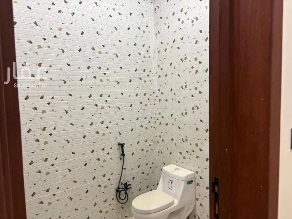 فيلا 6 غرف في عكاظ 4