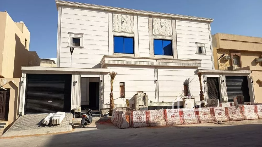 فيلا 6 غرف في العريجاء الغربية 1