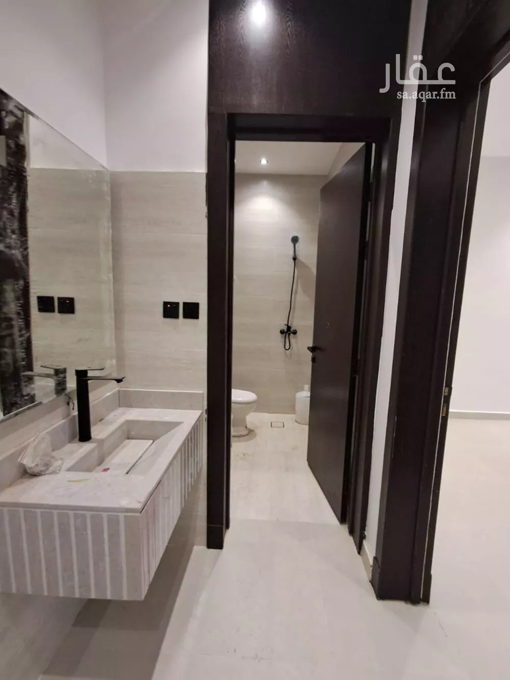 فيلا 5 غرف في عكاظ 3