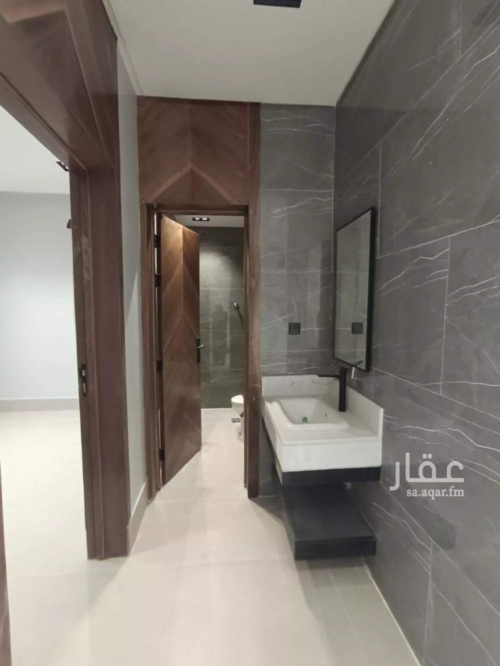 فيلا 5 غرف في عكاظ 3