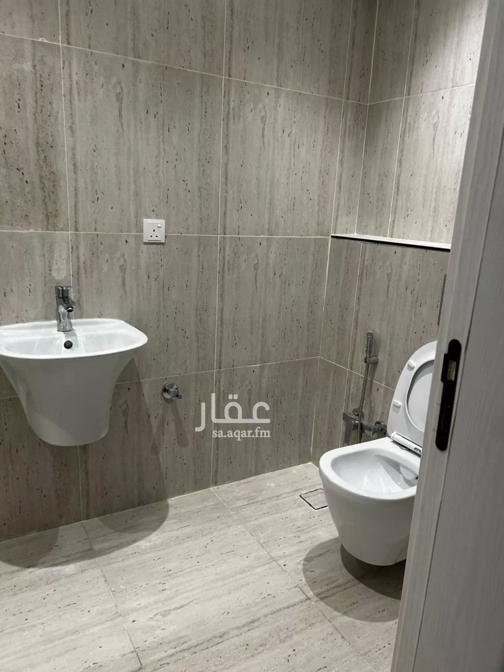 3 bedroom apartment in Al Malqa 5