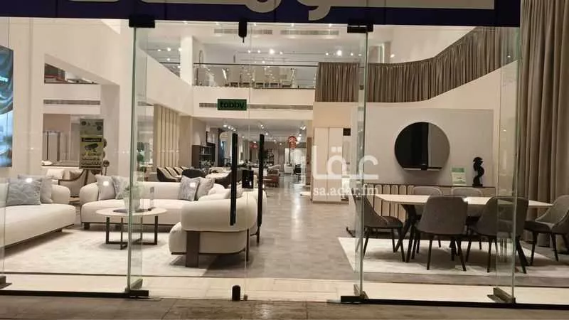 محل 1100 م² في الروابي 5