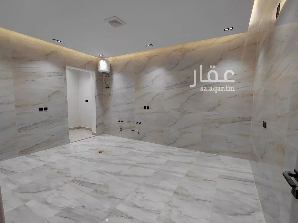 4 bedroom villa in Al Janadriyah, Riyadh 6