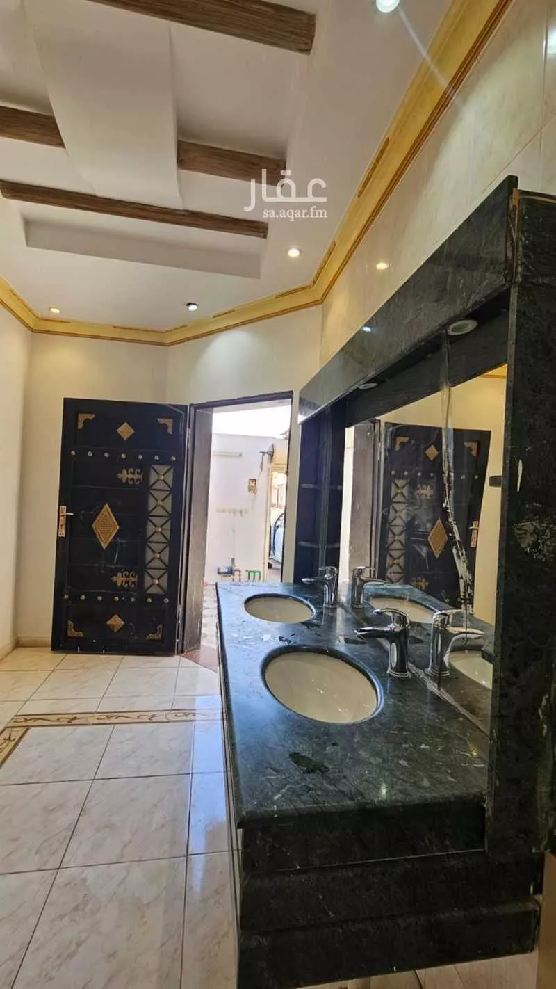 3 bedroom floor in Al Khaleej 5