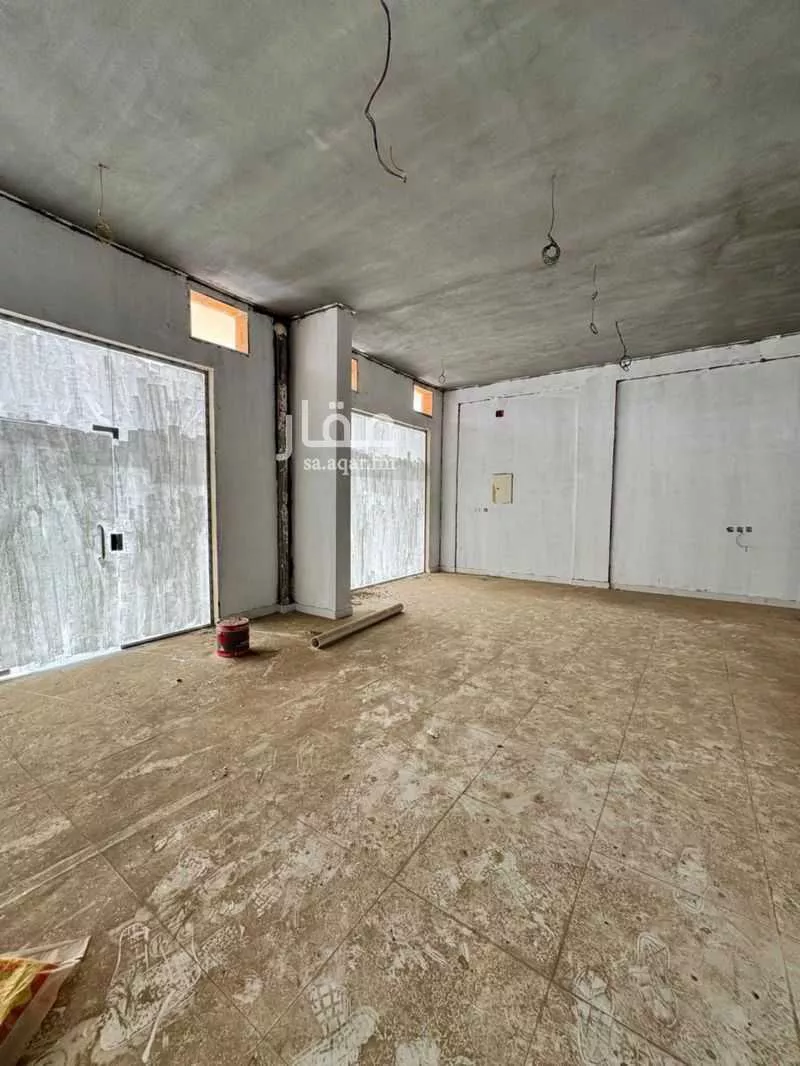 محل 550 م² في العزيزية 3