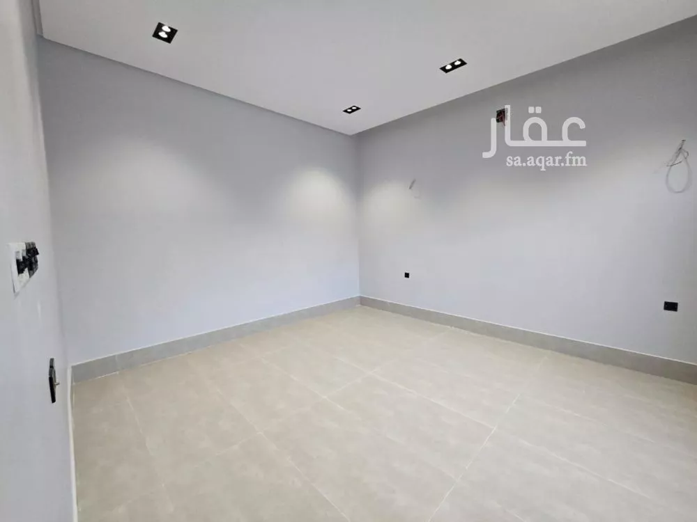 فيلا 5 غرف في عكاظ 3