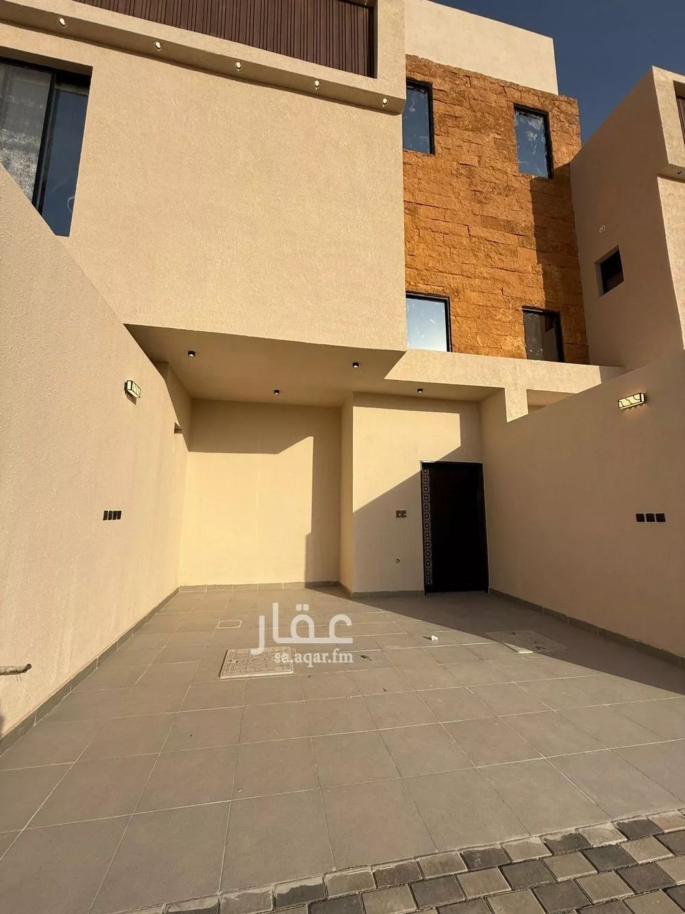 3 bedroom floor in Al Hazm 1