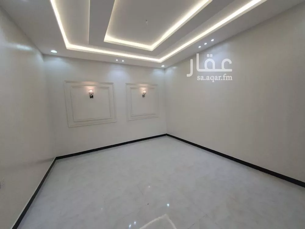 فيلا 6 غرف في احد 4