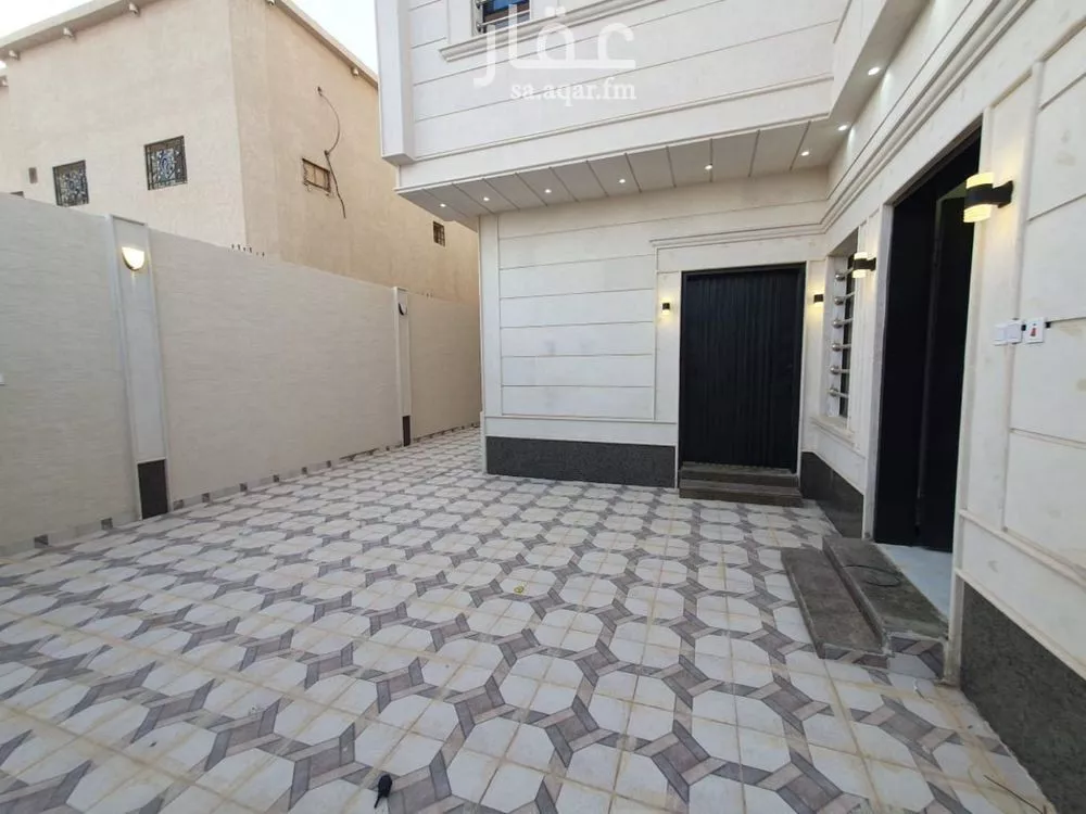 فيلا 6 غرف في احد 3