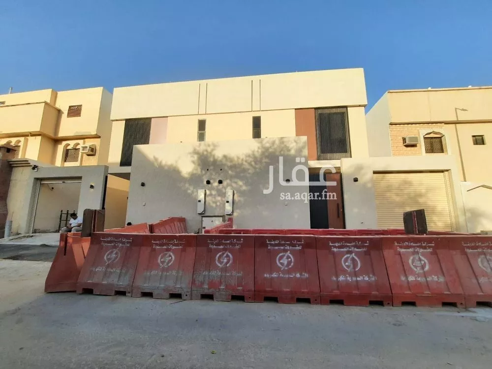 فيلا 6 غرف في العريجاء الغربية 1