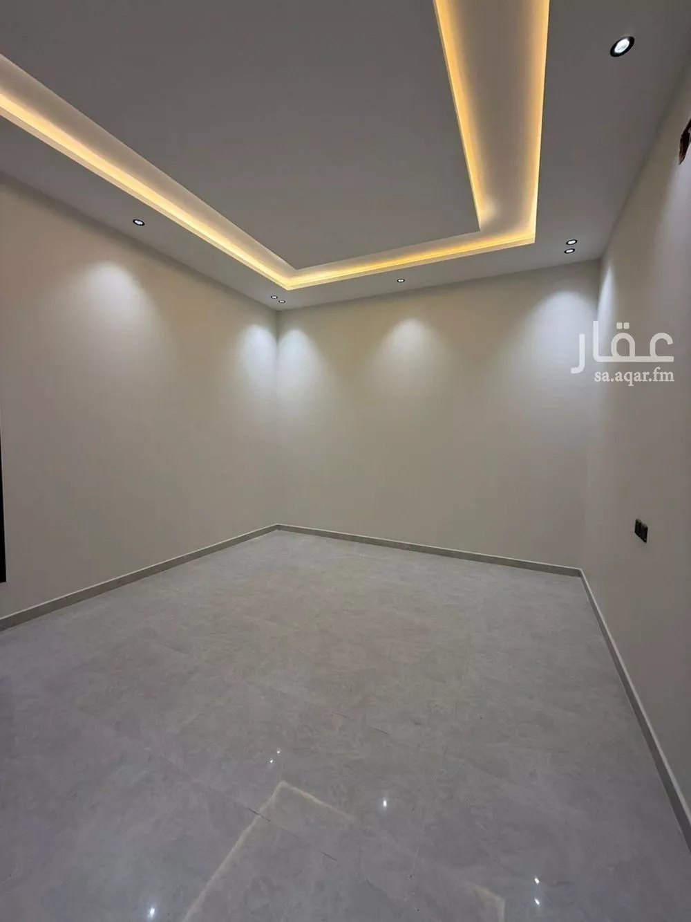 دور 4 غرف في أحد 4